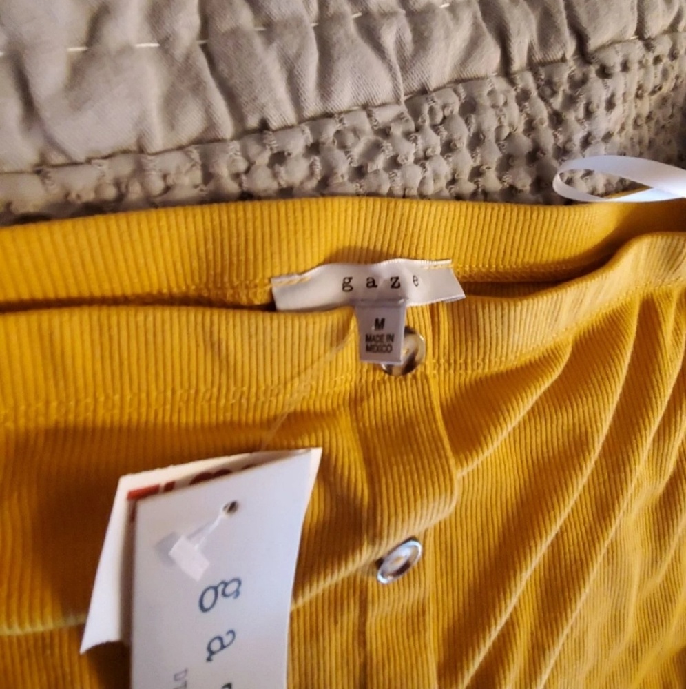 NWT gaze | Crop Top off the shoulder - Picture 3 of 4